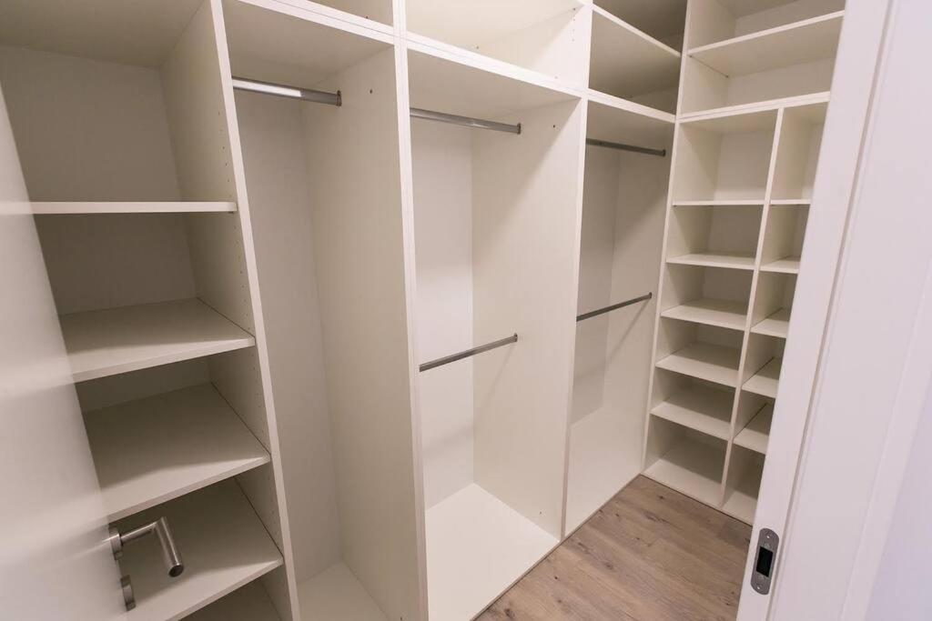 Urban Apartment With Possibility Of Parking Братислава Екстериор снимка